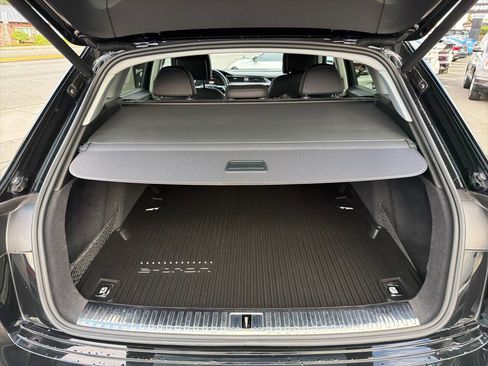 Used 2019 Audi e-tron Premium Plus image 7