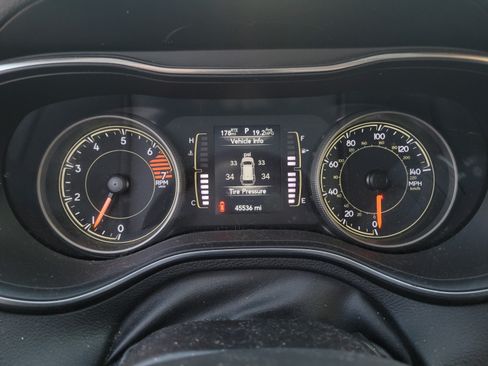 Used 2021 Jeep Cherokee Latitude Plus FWD image 25