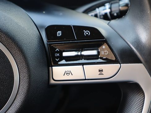 Used 2021 Hyundai Elantra Limited FWD image 13