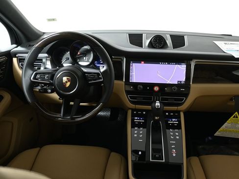 Used 2026 Porsche Macan AWD/4WD image 17