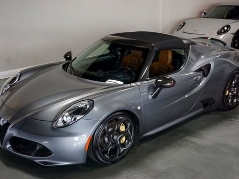Used 2020 Alfa Romeo 4C Spider w/ Bright Package RWD image 27