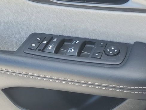 Used 2023 Chrysler Pacifica Touring-L FWD image 22