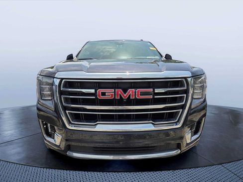 Used 2023 GMC Yukon XL SLT w/ SLT Premium Package AWD/4WD image 2