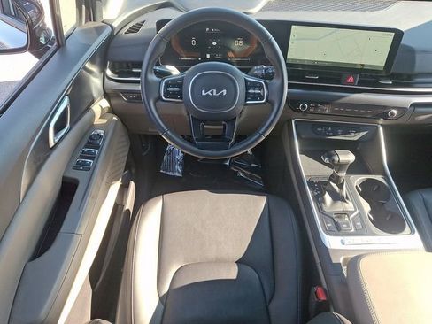 Used 2025 Kia Carnival image 13