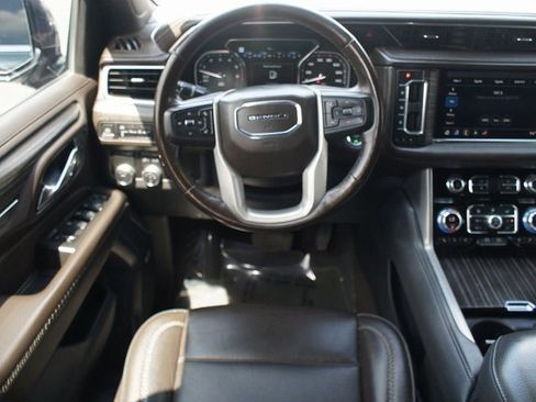 Used 2021 GMC Yukon Denali w/ Denali Premium Package image 5