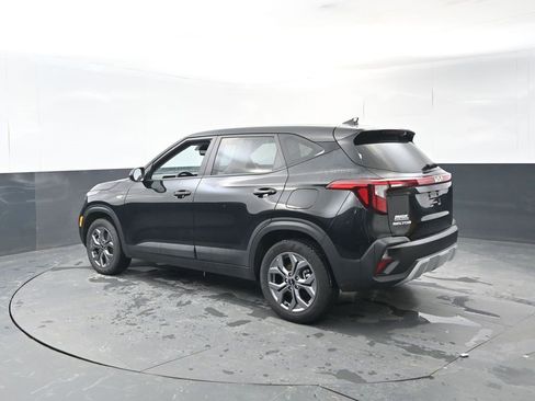 Used 2024 Kia Seltos LX image 3