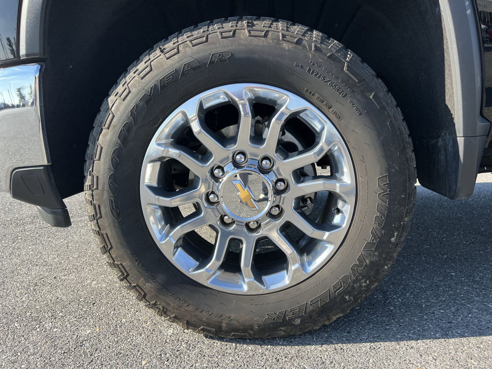 Used 2025 Chevrolet Silverado 2500 LTZ w/ LTZ Premium Package AWD/4WD image 12