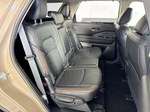 Used 2025 Nissan Pathfinder Platinum w/ Cargo Package AWD/4WD image 36