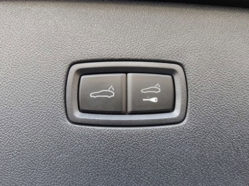 Used 2023 Porsche Cayenne Platinum Edition image 26