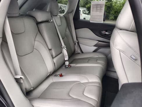Certified 2021 Jeep Cherokee Latitude Lux w/ Comfort/Convenience Group AWD/4WD image 21