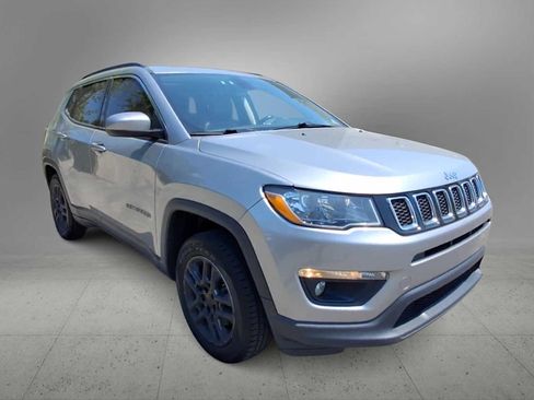 Used 2020 Jeep Compass Latitude w/ Popular Equipment Group FWD image 2