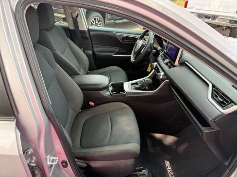 Used 2023 Toyota RAV4 LE FWD image 17