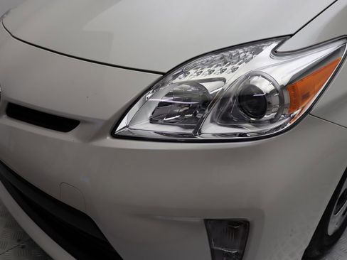 Certified 2015 Toyota Prius Five image 3