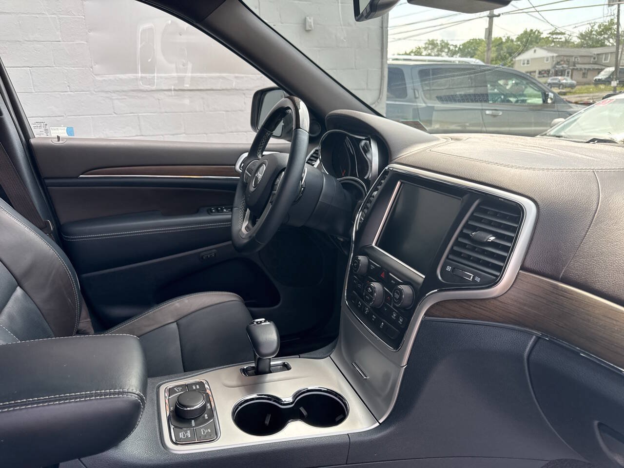 Used 2014 Jeep Grand Cherokee Overland w/ Advanced Technology Group AWD/4WD image 26