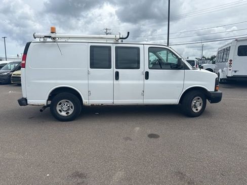 Used 2011 Chevrolet Express 2500 image 8