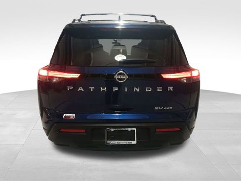 Used 2024 Nissan Pathfinder SV image 5