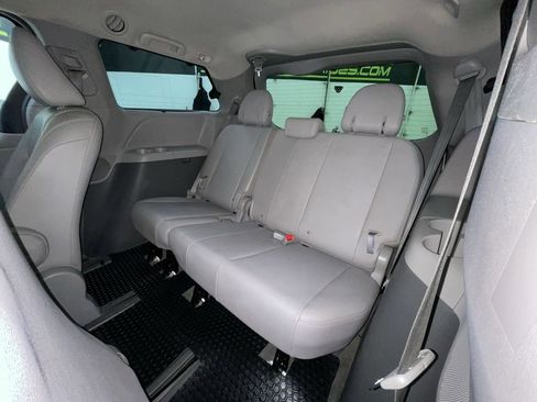 Used 2015 Toyota Sienna AWD image 28