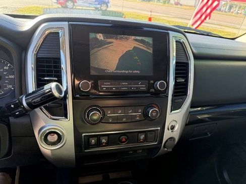 Used 2021 Nissan Titan SV image 16