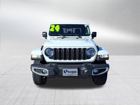 Used 2024 Jeep Gladiator Sport w/ Premium Package image 9