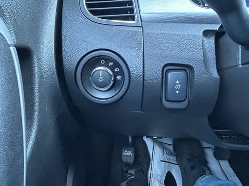 Used 2017 Ford Taurus SEL AWD/4WD image 25