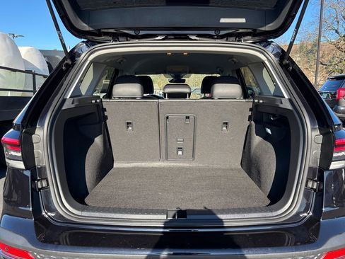 Used 2025 Volkswagen Taos SE image 25