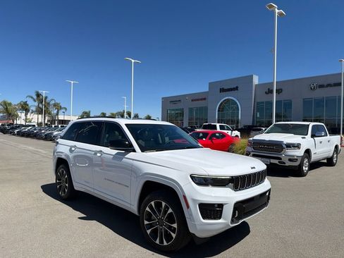 Used 2023 Jeep Grand Cherokee Overland AWD/4WD image 2