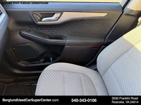 Used 2020 Ford Escape SE Sport image 31