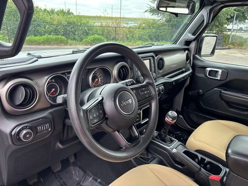 Used 2018 Jeep Wrangler Unlimited Sport AWD/4WD image 8