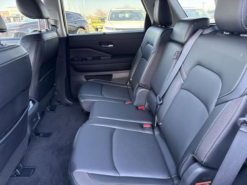 Certified 2024 Nissan Pathfinder SL image 6
