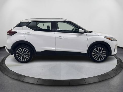Used 2021 Nissan Kicks SV image 4