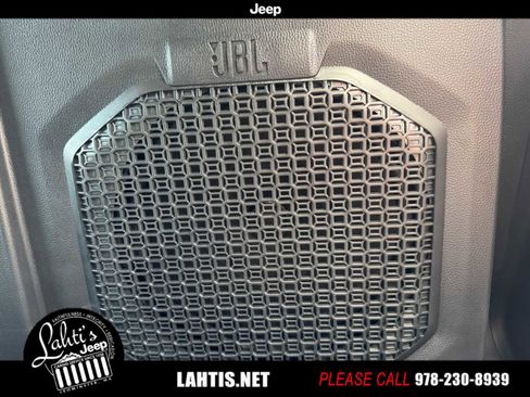 Used 2025 Toyota Tacoma Limited image 32