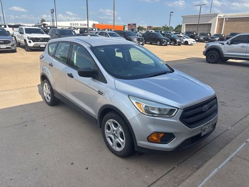 Used 2017 Ford Escape S FWD image 3