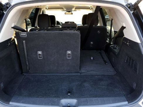 Certified 2025 Nissan Pathfinder SV FWD image 9
