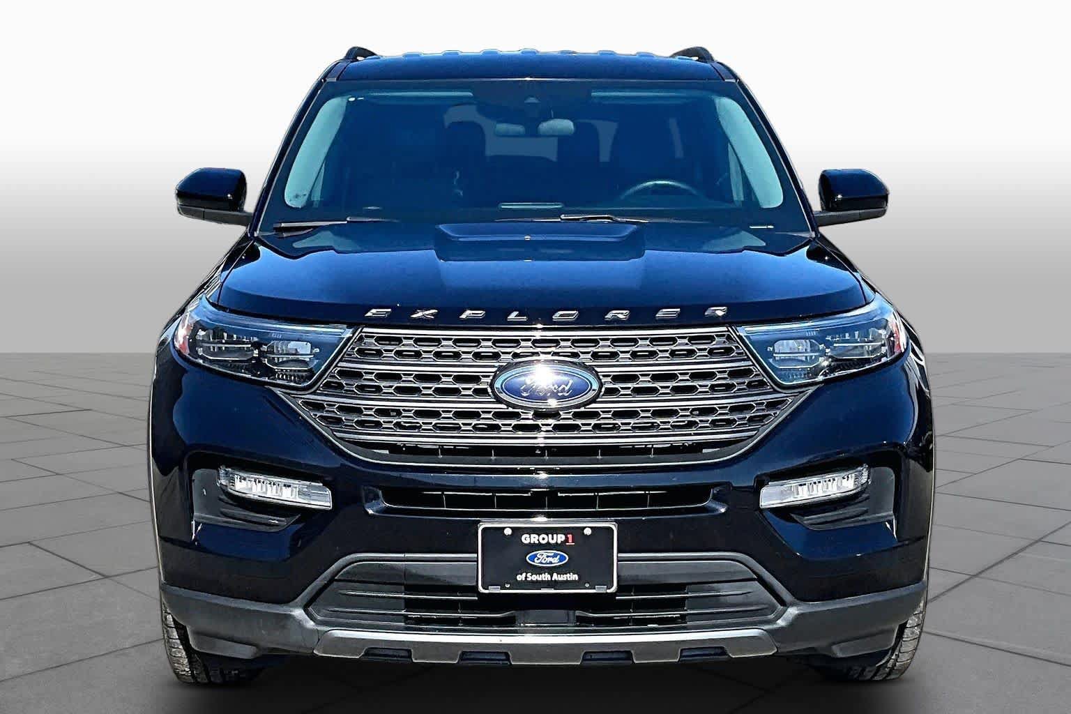 Used 2023 Ford Explorer XLT w/ Equipment Group 202A RWD image 4