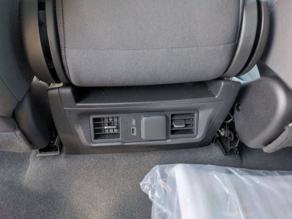 Used 2023 Chevrolet Silverado 1500 LT AWD/4WD image 21