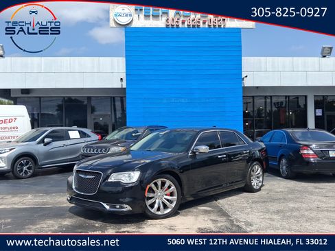Used 2019 Chrysler 300 Limited RWD image 1