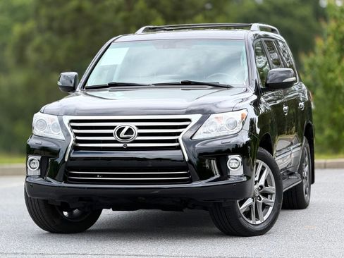 Used 2015 Lexus LX 570 4WD w/ Luxury Package image 2