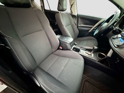 Used 2018 Toyota RAV4 XLE w/ Plus Extra Value Package FWD image 28