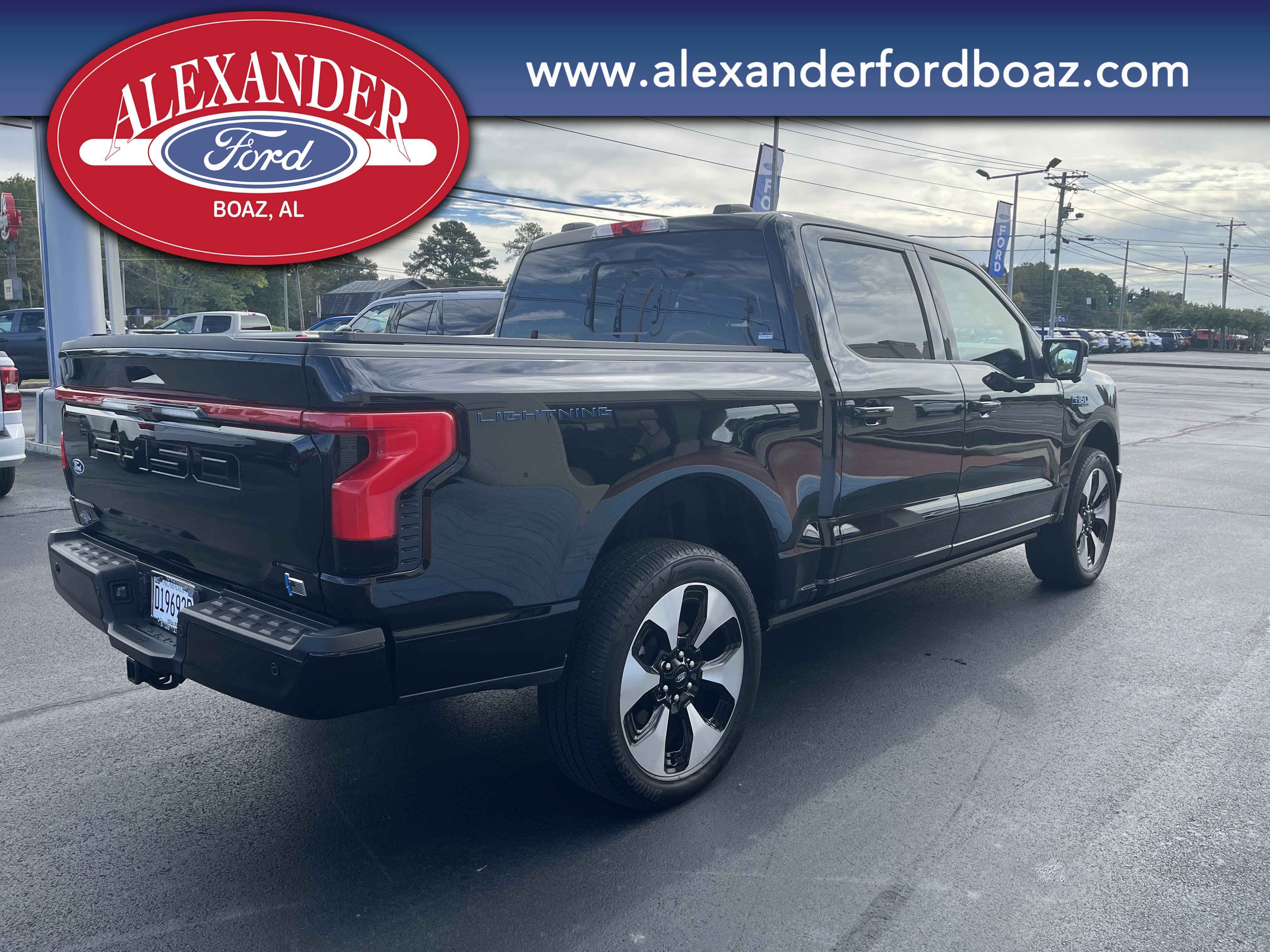 Used 2025 Ford F150 Lightning Platinum AWD/4WD image 4
