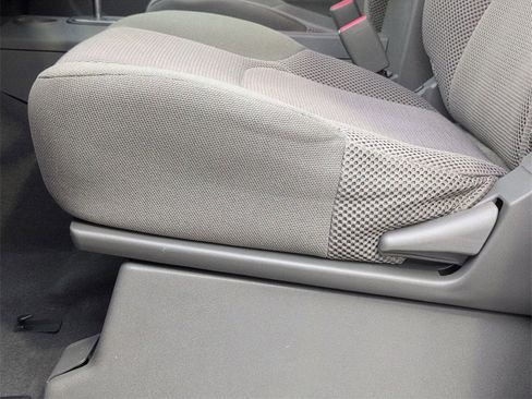 Used 2020 Nissan Frontier SV image 15