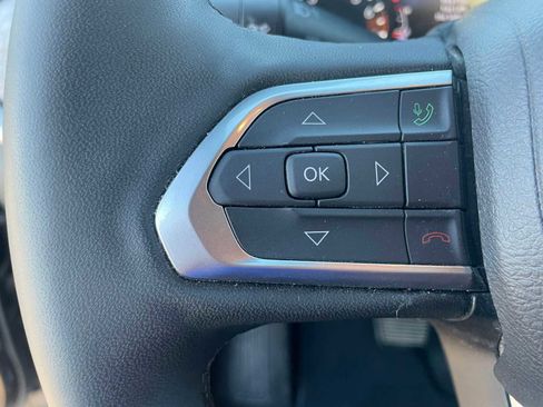 Used 2024 Jeep Compass Latitude image 16