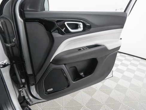 Used 2025 Jeep Compass Limited w/ Sun & Sound Group image 21