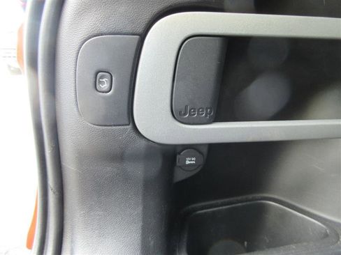 Used 2016 Jeep Cherokee Trailhawk w/ Comfort/Convenience Group image 7