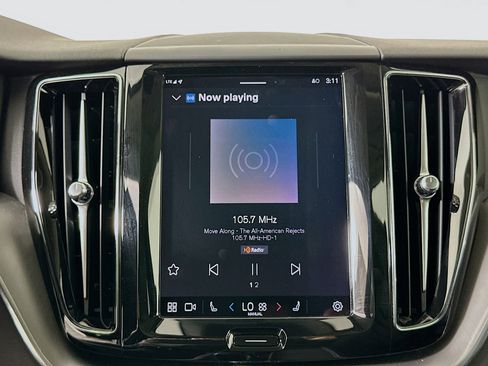 Used 2025 Volvo XC60 B5 Core image 21