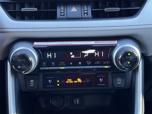 Used 2024 Toyota RAV4 Limited image 18