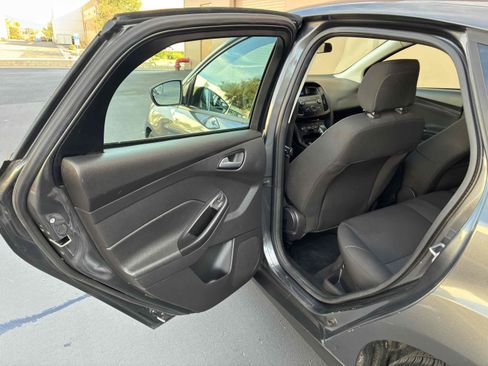 Used 2018 Ford Focus SE FWD image 49