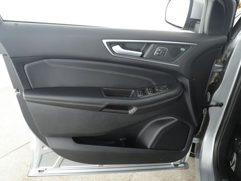 Certified 2022 Ford Edge Titanium w/ Equipment Group 301A image 8