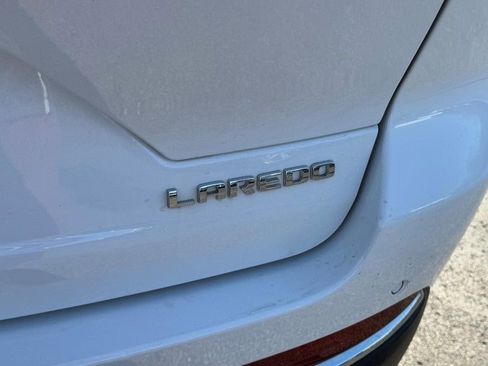 Used 2023 Jeep Grand Cherokee Laredo image 4