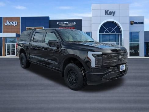 Used 2023 Ford F150 Lightning Platinum image 11