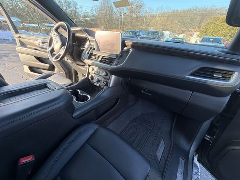 Used 2023 Chevrolet Suburban Z71 w/ Luxury Package image 28